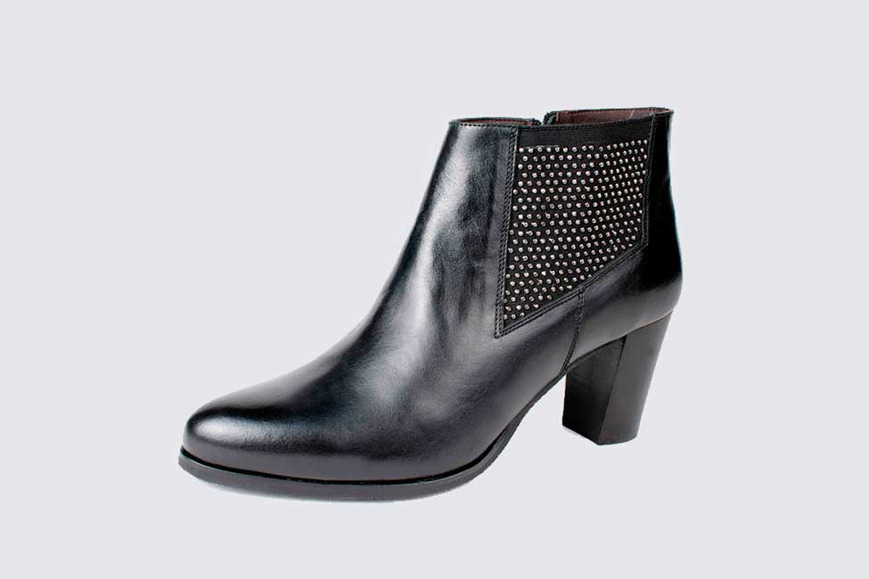 Small Size black ankle leather Chelsea bootie
